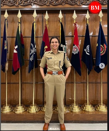 “Social Media Star Aashna Chaudhary Becomes IPS with Top AIR, Aces UPSC Uncoached”