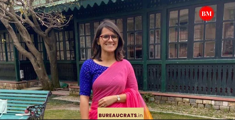 IAS Kajal Jawla Leaves High-Paying Job, Secures 28th Rank..